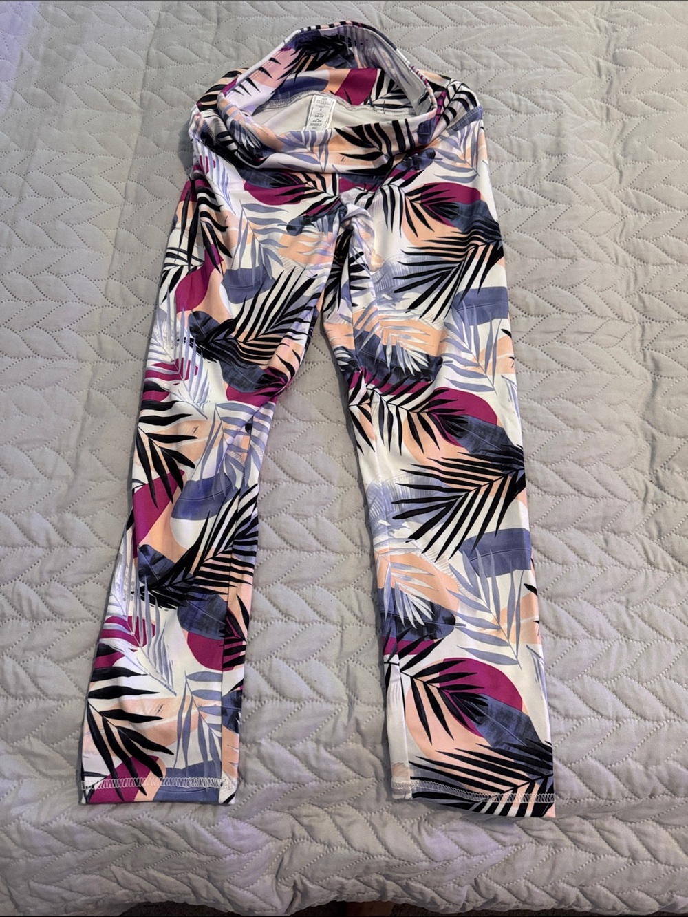 Balance Collection Tropical Leaf Leggings in Magenta, Peach & Navy S